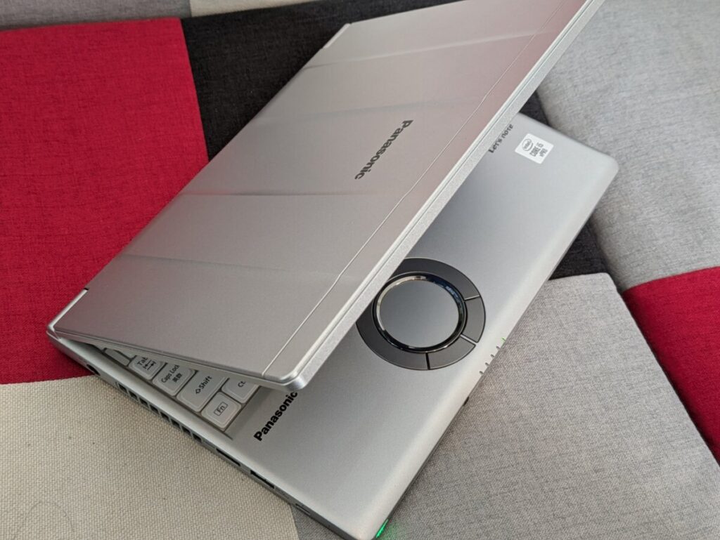 筆者が中古で購入したレッツノートSV9