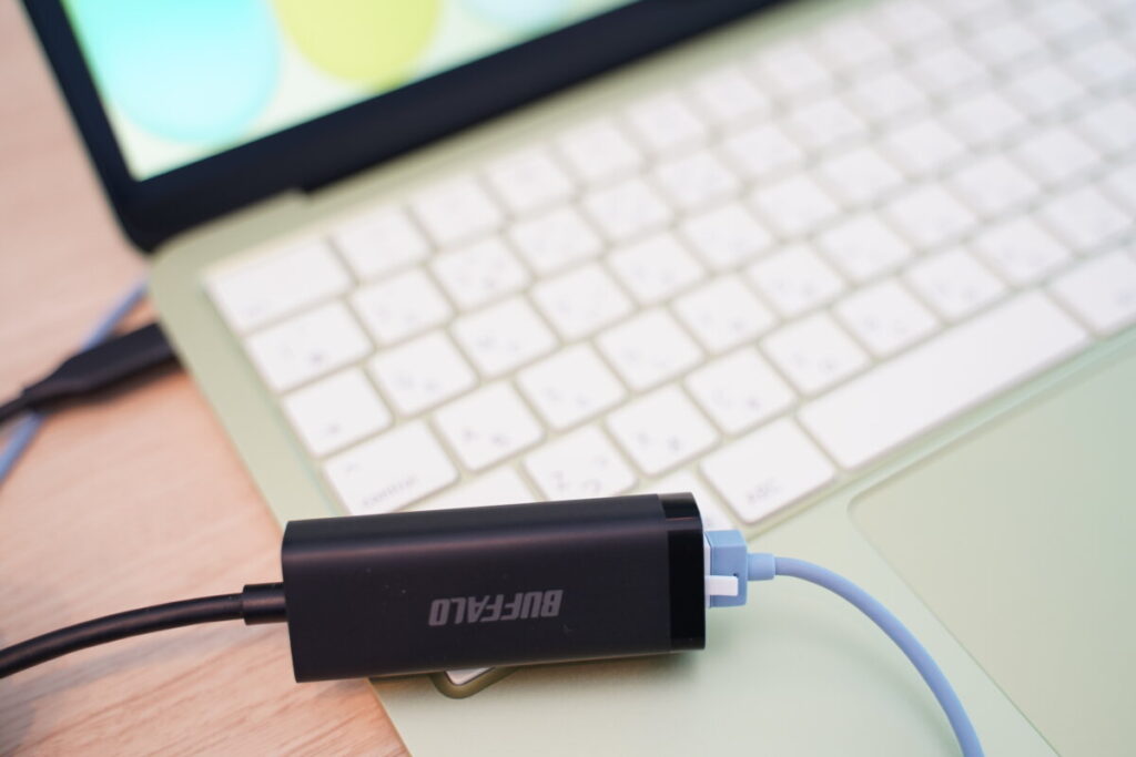 MacBook NEOで有線LAN接続を行うにはバッファロー LUA6-U3-CGTE-NBKを使用